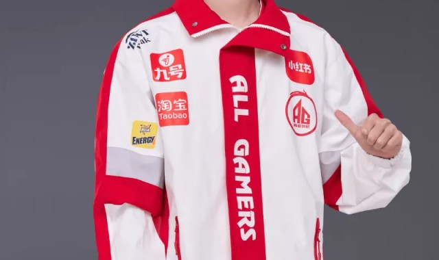 游戏模拟器-成都AG超玩会夏季赛定妆照出炉：一诺领衔，新增小麦、陈穿