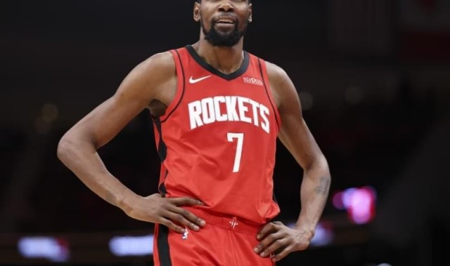 游戏模拟器-火箭16分逆转！杜兰特18+7文班21中5，申京20+13+9，探花爆发立功